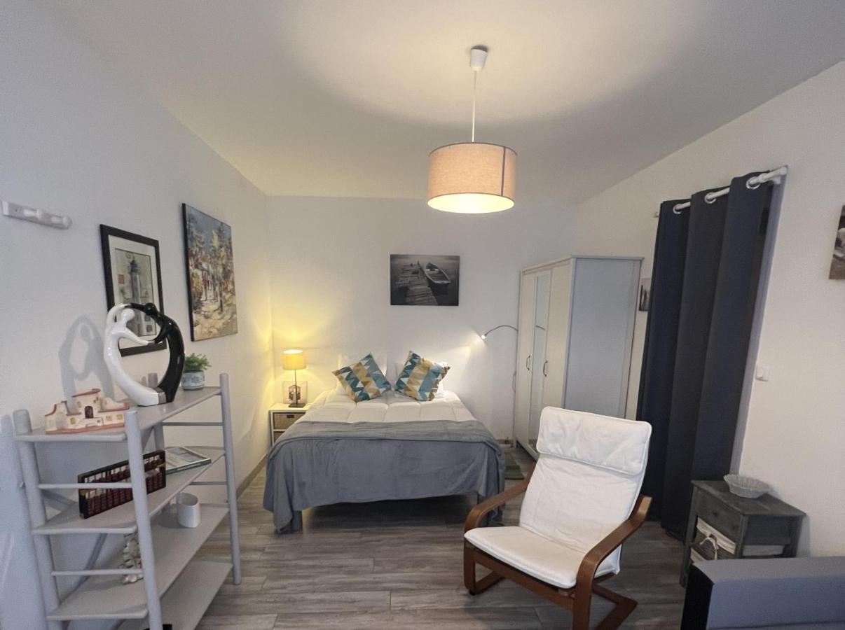 Le P'Tit Gris Apartment Рошвор Екстериор снимка